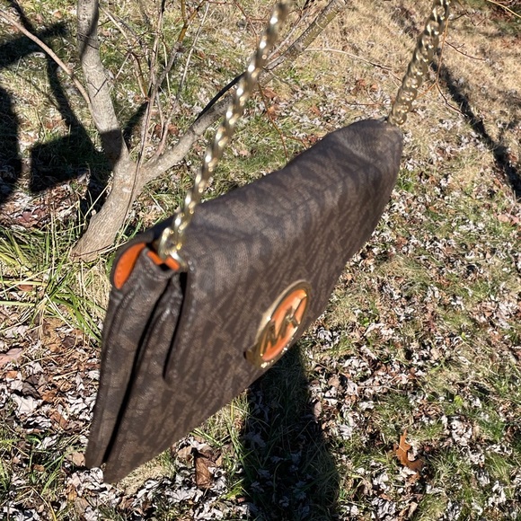 Michael Kors Monogram Crossbody Chain - Picture 6 of 14